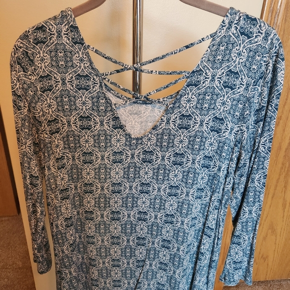 Top - Picture 2 of 3